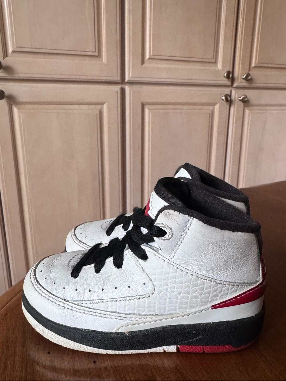 Jordan Air Jordan 2 TD Unisex Kids Mid-Top White/Black/Red US 5C - Picture 2 of 7